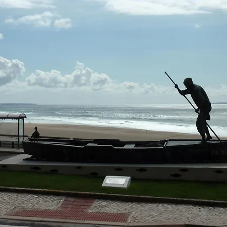 فيلة Dans Un Cadre Paradisiaque